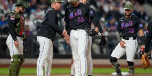 Mets-werper Clay Holmes stond voor onbepaalde tijd buitenspel met een gebroken been nadat hij werd geraakt door line drive