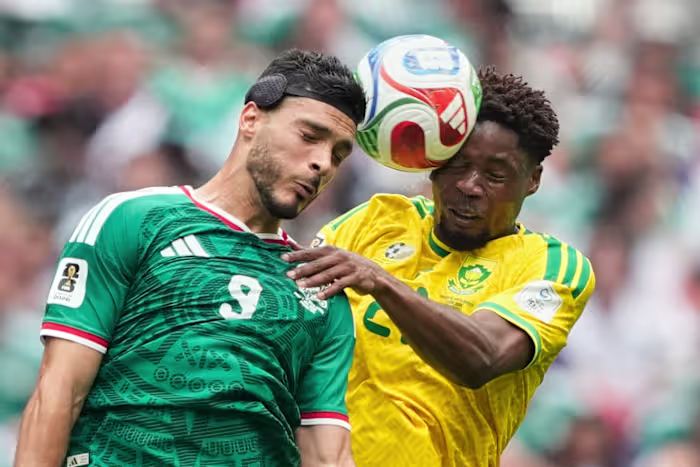 Mexico kent een bruisende WK-start met een 2-0 overwinning op Zuid-Afrika in de openingswedstrijd