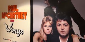 New Wings toont de heruitvinding van Paul McCartney als echtgenoot, vader en bandleider