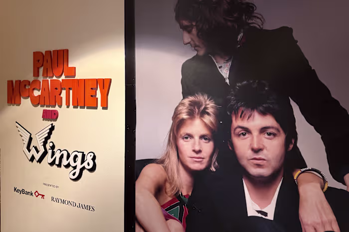 New Wings toont de heruitvinding van Paul McCartney als echtgenoot, vader en bandleider