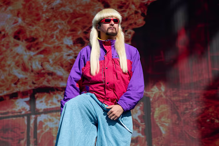 Oliver Tree, de excentrieke Amerikaanse muzikant en cabaretier, kwam op 32-jarige leeftijd om het leven bij een helikoptercrash in Brazilië