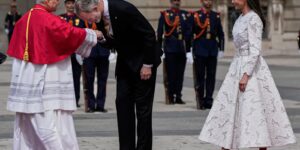 Paus Leo XIV roept Spanje op om tijdens het eerste pauselijke bezoek in vijftien jaar te stoppen met het aanwakkeren van de polarisatie