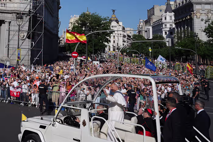 Paus Leo XIV trekt 1,2 miljoen mensen naar de mis en daagt Europa uit zijn christelijke wortels te erkennen