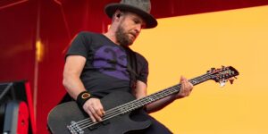 Pearl Jam-bassist Ament benadrukt in de Tribeca-film de impact van skateboarden op inheemse gemeenschappen