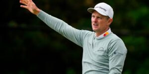 Rose’s adelaar op de laatste hole zorgt voor starttijden in het weekend van het PGA Championship; DeChambeau mist een snee