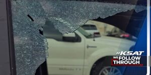 SAPD waarschuwt voor een mogelijke zomerpiek in auto-inbraken en wapendiefstallen