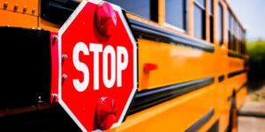 Schooldistricten in de omgeving van San Antonio kondigen vertragingen van de zomerscholen en annuleringen als gevolg van stormen aan
