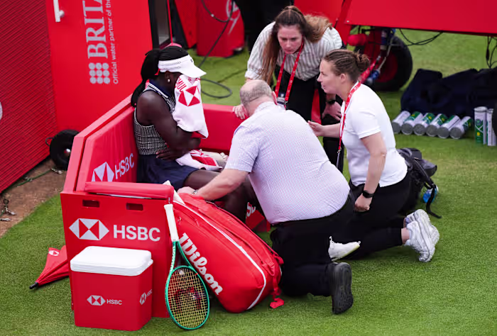 Serena Williams' dubbelpartner Victoria Mboko mist Wimbledon met een knieblessure