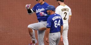 Shohei Ohtani verlaat het duel van Dodgers vs. Pirates in de 7e inning met ontsteking in de linkerknie
