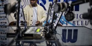 Terwijl Ebola zich in Congo verspreidt, probeert een radiostation desinformatie over gezondheid te stoppen