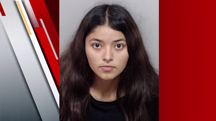 Tienermeisje gearresteerd, zou jonge mannen hebben gelokt om persoonlijk te worden beroofd, zegt de politie van Universal City