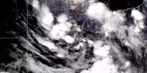 Tropische storm Boris vormt zich voor de zuidelijke Pacifische kust van Mexico en brengt overstromingen met zich mee