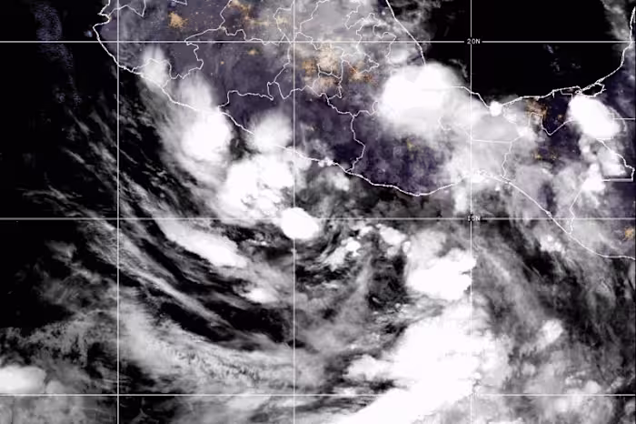 Tropische storm Boris vormt zich voor de zuidelijke Pacifische kust van Mexico en brengt overstromingen met zich mee