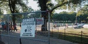Troubled Reflecting Pool wordt opnieuw onder de loep genomen vanwege claims van vandalisme en sterfgevallen door eenden