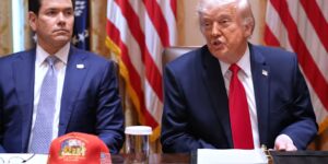 Trump zal Amerikanen die in het buitenland aan Ebola zijn blootgesteld, naar een nieuwe faciliteit in Kenia sturen
