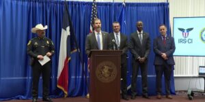 Twee mannen pleitten schuldig aan een poging om Bexar County Sheriff Javier Salazar om te kopen voor een sleepcontract