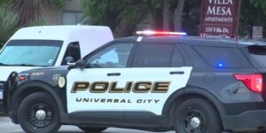 Universal City PD: Tiener meerdere keren neergeschoten bij schijnbare overval; Verdachte op de vlucht
