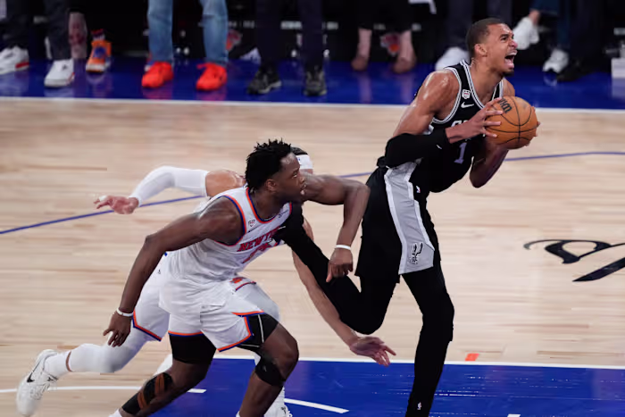 Victor Wembanyama mist twee late vrije worpen in NBA Finals Game 4 terwijl Spurs naar de rand worden geduwd