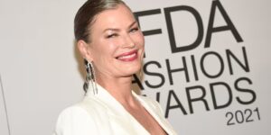 Voormalig supermodel Carré Otis dient in Parijs een klacht in over verkrachting tegen ex-elitebaas