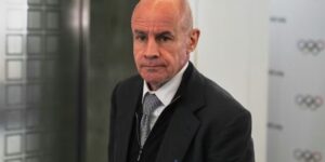 Wereldskipresident Eliasch verliest de verkiezingen met één stem verschil en beweert IOC-invloed