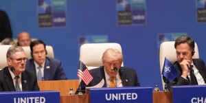 Afhaalrestaurants: Trump verlaat de NAVO-top en verklaart na een moeizame start ‘veel liefde’ met zijn bondgenoten