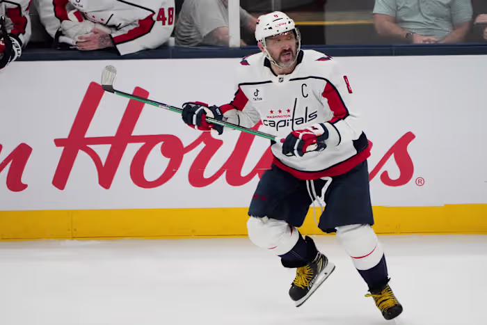 Alex Ovechkin verklaart: 'Ik ben terug!' en tekent opnieuw bij Capitals om terug te keren voor een 22e NHL-seizoen
