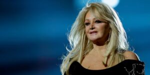 Bonnie Tyler, die bovenaan de hitlijsten stond met het epische ‘Total Eclipse of the Heart’, is op 75-jarige leeftijd overleden
