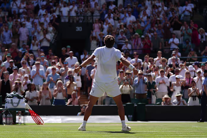 Cobolli viert Ronaldo terwijl Paolini wint voor Federer op de grote dag van Italië op Wimbledon