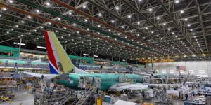 De FAA zegt dat Boeing de zelfcertificering van zijn vliegtuigen als luchtwaardig kan hervatten