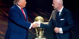 De FIFA heft de schorsing van de rode kaart van de Amerikaanse sterspits Balogun op het WK op nadat Trump Infantino heeft gebeld