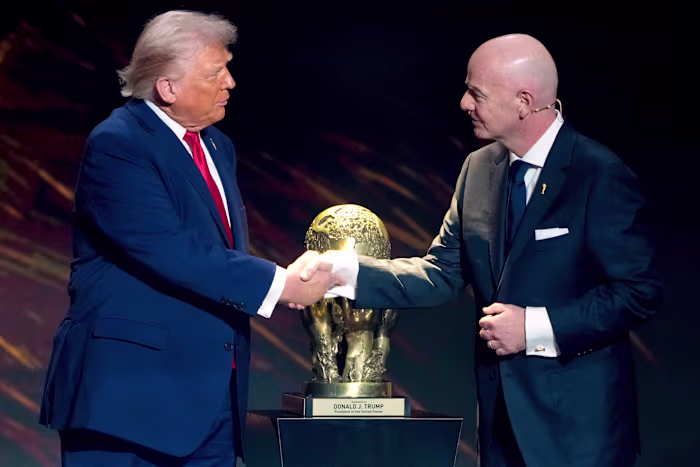 De FIFA heft de schorsing van de rode kaart van de Amerikaanse sterspits Balogun op het WK op nadat Trump Infantino heeft gebeld