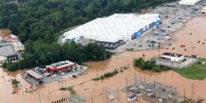 De Nationale Garde wordt ingezet als plotselinge overstromingen in West-Virginia huizen en bedrijven overspoelen