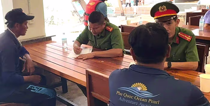 De Vietnamese politie heeft een kapitein aangehouden nadat het kapseizen van een speedboot vijftien Indiase toeristen doodde