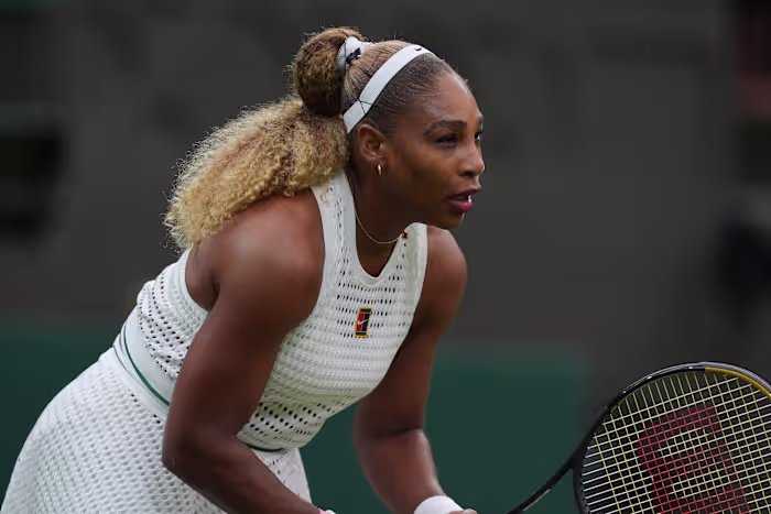 De coach van Serena Williams vertelt AP dat zenuwen en een gesloten dak factoren waren bij het verlies van Wimbledon