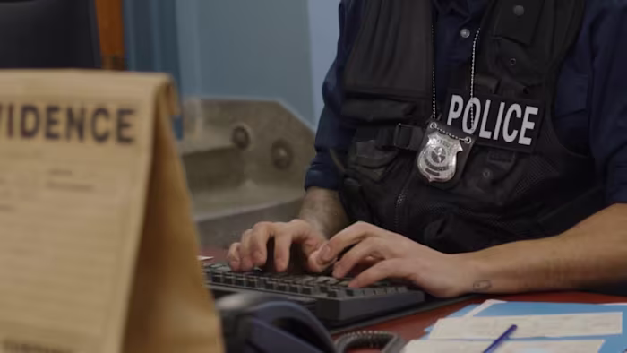 'De officier van justitie heeft mij in de steek gelaten': een vrouw uit Bexar County trekt de afwijzing van een misdrijf wegens huiselijk geweld tegen haar ex-vriend in twijfel
