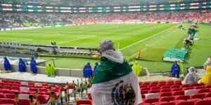 De starttijd voor de wedstrijd van Mexico tegen Engeland op het WK blijft ongewijzigd ondanks zorgen over het weer