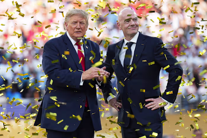 De vlieguren en kilometers van WK-reizen van FIFA's Infantino in cijfers