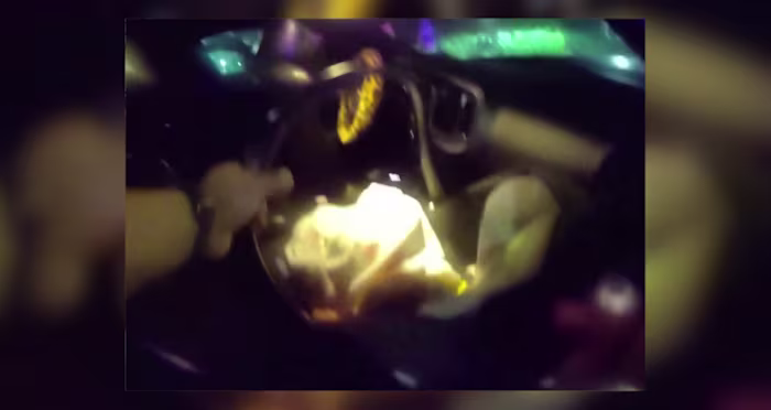 Dramatische video toont hoe de hulpsheriff van Bexar County een kind redt uit een hete auto