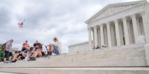 Het Hooggerechtshof kiest de kant van de regering-Trump in een immigratiezaak tegen houders van een groene kaart