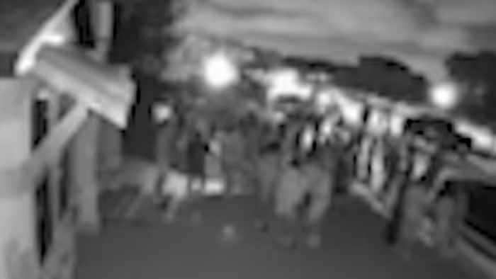 Illegale partijen nemen huizen in North Side in ontwikkeling over, lokale bouwers dringen aan op politieoptreden