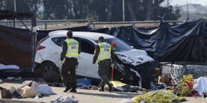 In Chili zijn meerdere mensen om het leven gekomen nadat een auto, bestuurd door een marineofficier, op een openluchtmarkt botste