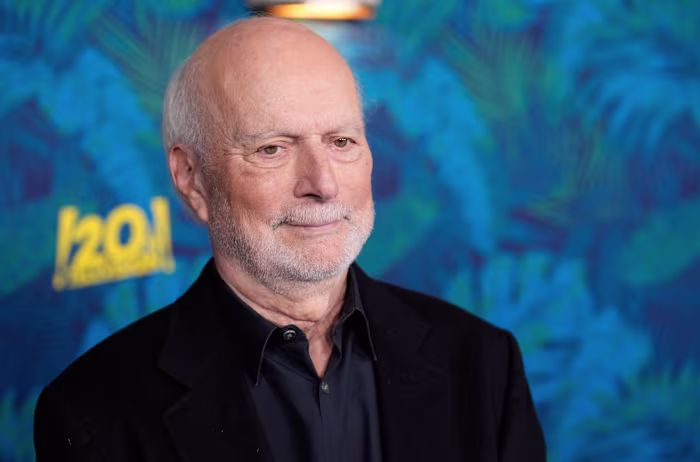 James Burrows, regisseur van klassieke tv-komedies als 'Cheers' en 'Friends', sterft op 85-jarige leeftijd