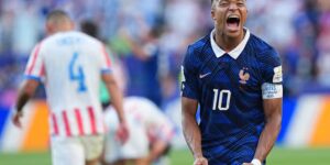 Kylian Mbappé uit Frankrijk scoort 19e WK-doelpunt in zijn carrière, één achterstand op Gouden Schoen-rivaal Messi