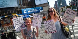 Madison Square Garden gonst van enthousiaste Swifties voorafgaand aan de Swift-Kelce-bruiloft
