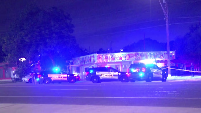 Man in kritieke toestand in ziekenhuis opgenomen na schietpartij op West Side, zegt SAPD