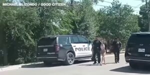 Man registreert arrestatie van twee moordverdachten in Del Rio, komt er later achter dat het slachtoffer zijn familielid was