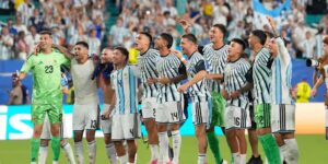 Messi en Argentinië versloegen Kaapverdië met 3-2 in de verlenging en gingen door naar de achtste WK-ronde