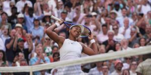 Naomi Osaka overmeestert Aryna Sabalenka en bereikt de kwartfinales van Wimbledon