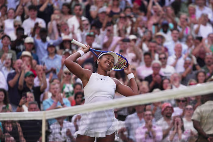 Naomi Osaka overmeestert Aryna Sabalenka en bereikt de kwartfinales van Wimbledon