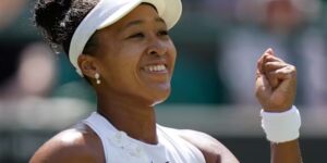 Naomi Osaka wint op Wimbledon nadat ze haar jonge dochter een ’time-out’ geeft op haar verjaardag
